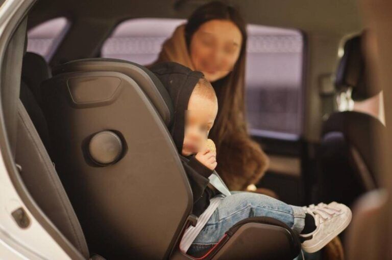 Cadeirinha infantil no carro é obrigatorio